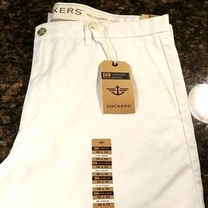 Dockers flax colored  flat front khakis. SIZE 38 X 32 D3 classic fit pants.